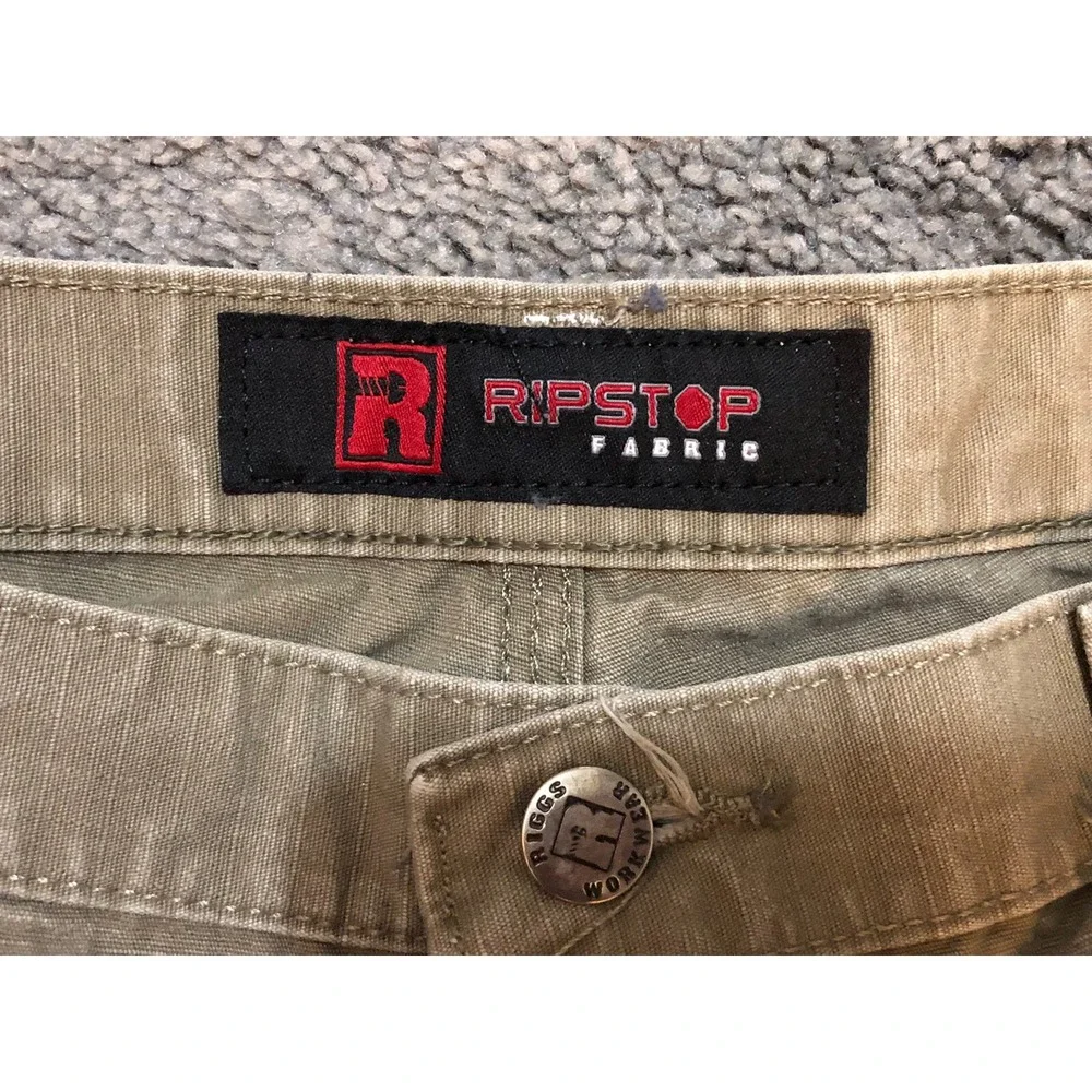 Riggs Workwear by Wrangler Men's size 40X32 Carpenter pants - RipStop